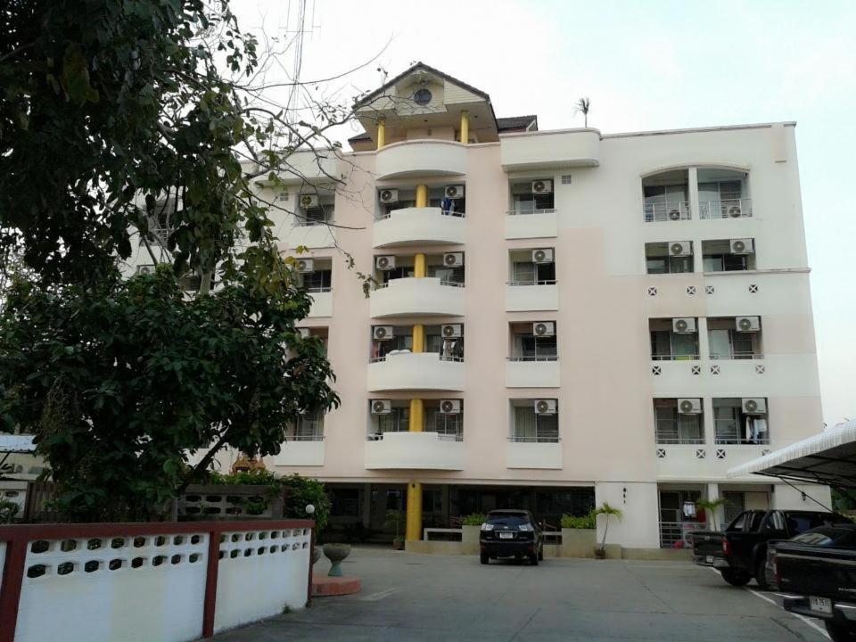 M In Korat Service Apartment Nakhonratchasima Esterno foto