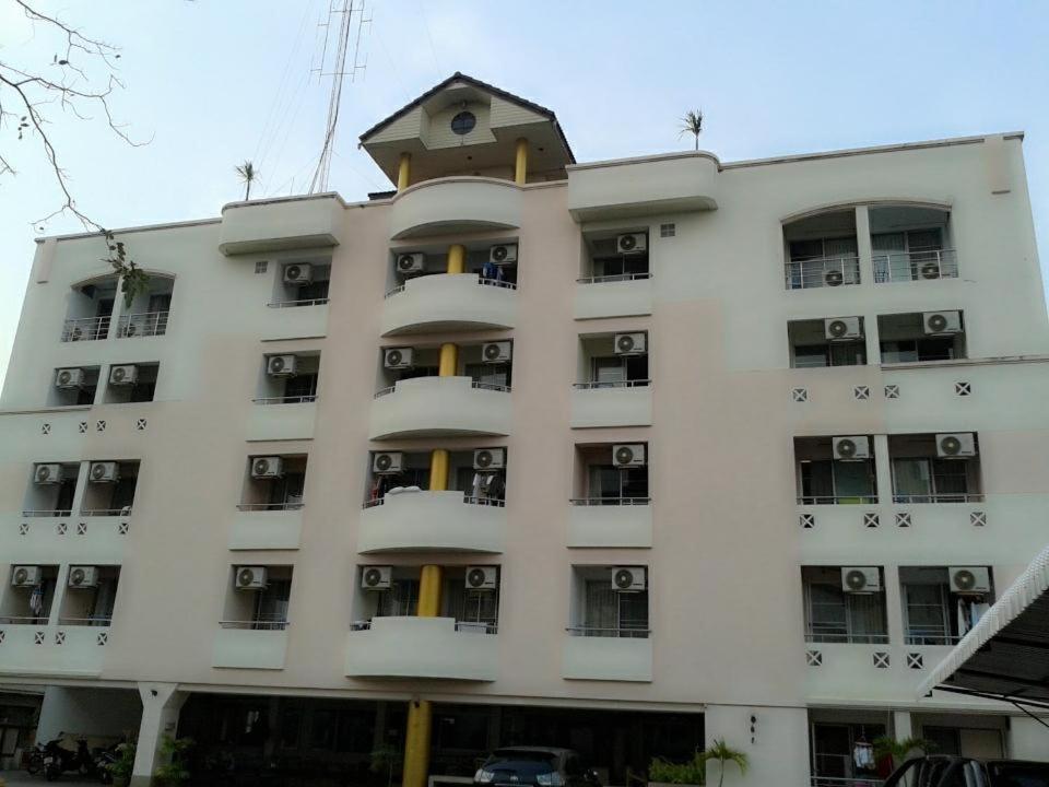 M In Korat Service Apartment Nakhonratchasima Esterno foto