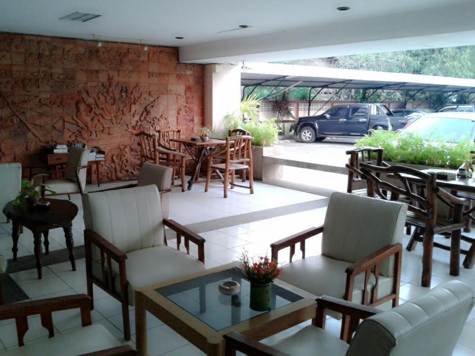 M In Korat Service Apartment Nakhonratchasima Esterno foto