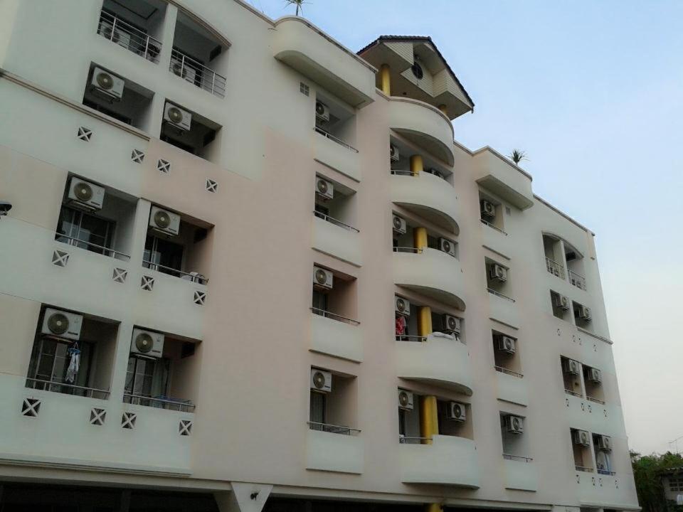 M In Korat Service Apartment Nakhonratchasima Esterno foto