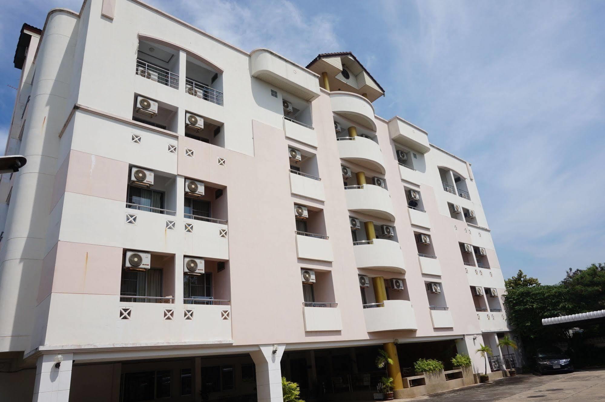 M In Korat Service Apartment Nakhonratchasima Esterno foto
